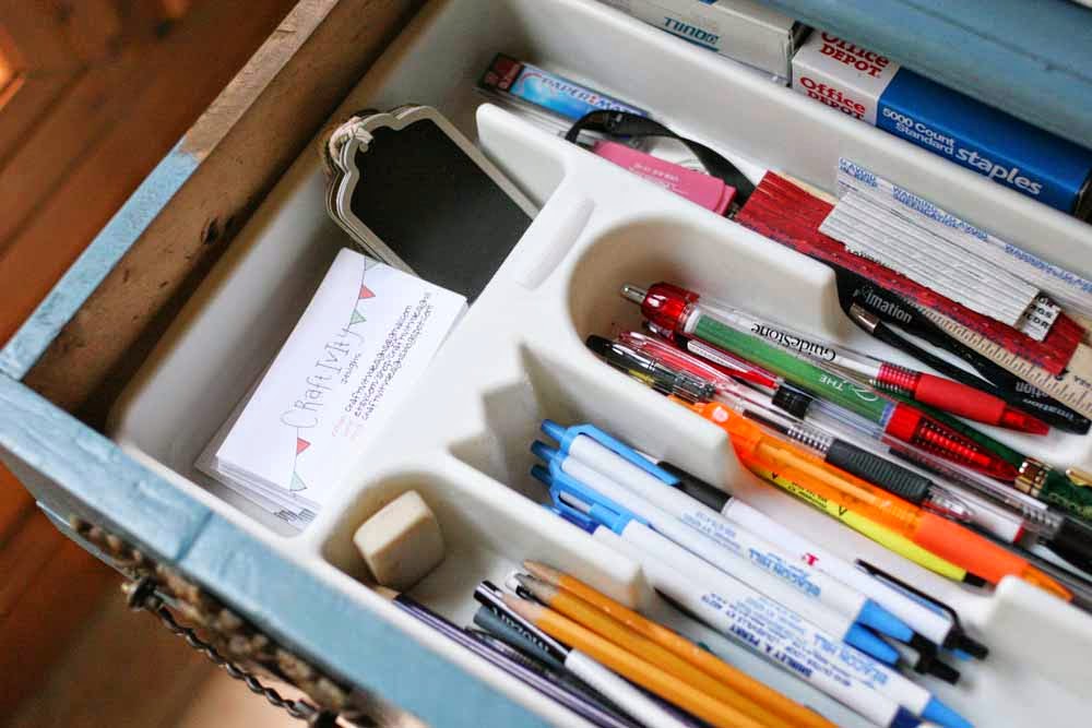 Image that shows a utensil organizer that organizes pencils, pens, business cards, and staples.