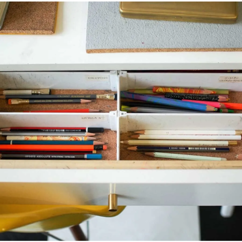 how to organize an office desk