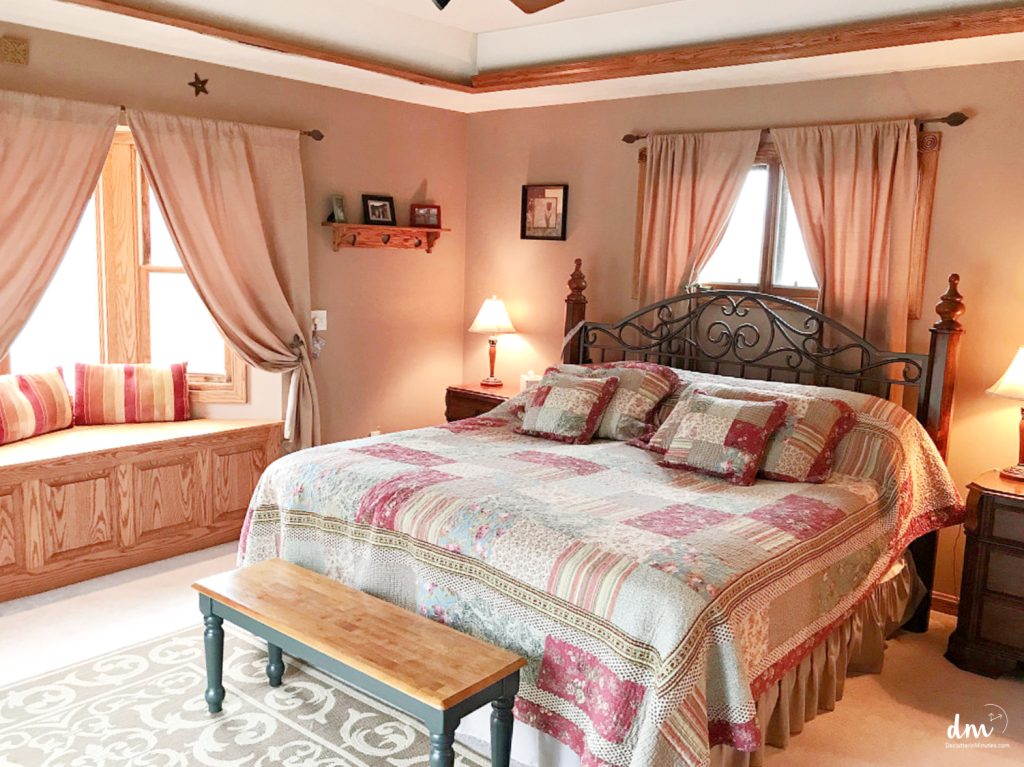 A bedroom with no dressers giving a more organized look to the space
