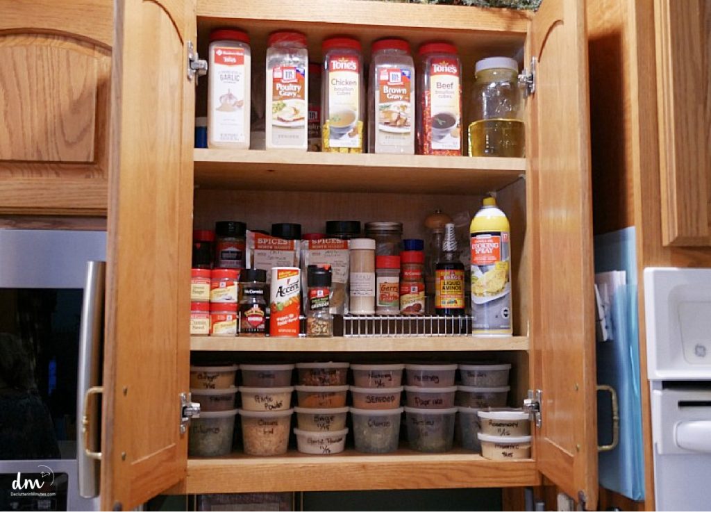 spices on stadium shelving in a cabinet (1)