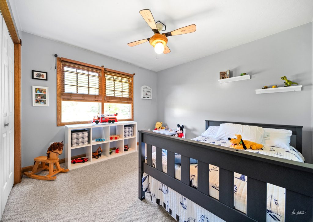 a kids room that is neat and organized